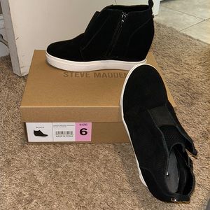 Steve Madden wedge sneaker - size 6, black, never worn